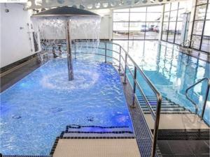 Isla Rose Golden Gate Towyn