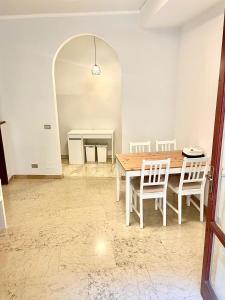 Downtown Milan Chic Apartment - Quiet Retreat with Free WIFI & Air Conditioning