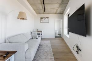 Hancock Viewpoint - Resort-Style Simplicity