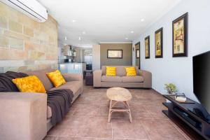 Big Bay Beach Club G6 by Host Agents