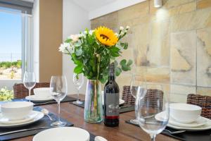 Big Bay Beach Club G6 by Host Agents