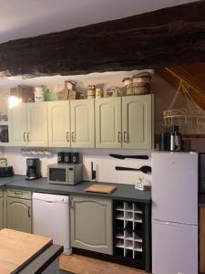 Maisons de vacances Two Cottages in Beautiful Brittany 5 Bedrooms Sleeps 10 Pets Welcome Heated Swimming Pool Free Wifi : photos des chambres