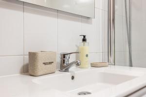 Cozy Seaside Cottage Ocean Views and Near Beach