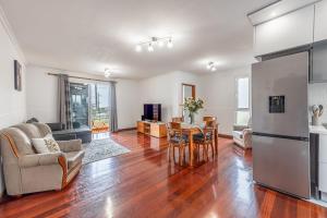 Cozy Seaside Cottage Ocean Views and Near Beach