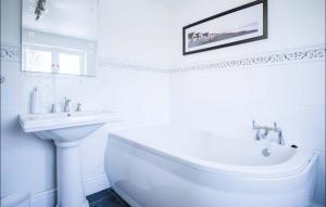 Angle Adventures - sleeps 8