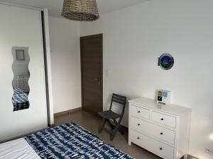 Maisons de vacances Villa 1 Minute Du Bord De Mer Jardin Clim Wifi : photos des chambres