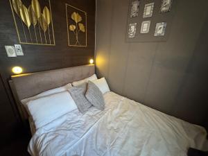 Air Residences Luxury Condo with Balcony Netflix Wifi