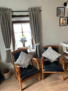 Maisons de vacances Two Cottages in Beautiful Brittany 5 Bedrooms Sleeps 10 Pets Welcome Heated Swimming Pool Free Wifi : photos des chambres