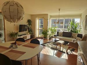 Charming ROOM in a Cozy Home in Stege