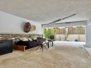 Tropical Garden Home - Cozy Ground Floor Stay