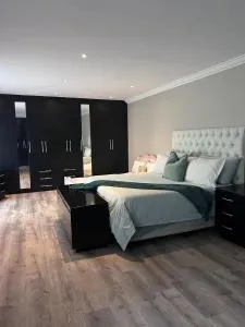 Home away from home- 1 spacious bedroom house - Randburg