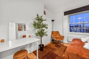 Cosy Cityscape Two Bed Apartment