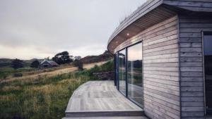 Skye Earth House - Luxury - self-catering