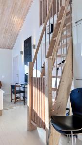 Villa Krystle - Riverside Retreat