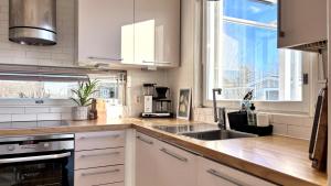 Villa Krystle - Riverside Retreat