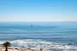 Studio w King Bed Sea Views Promenade