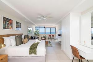 Studio w King Bed Sea Views Promenade