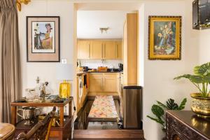 Mayfair 3-Bed 6-Guest w Patio & ac Berkeley Square