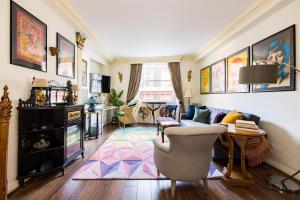 Mayfair 3-Bed 5-Guest Berkeley Square 1729 House
