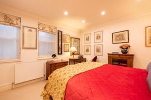 Large 4-Bed 8-Guests w Patio 1841 House Paddington