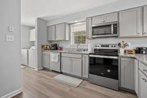 Seahorse Cove - Screened porch, Shared pools! - Greenbackville