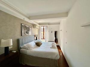 Serpenti 147 - Colosseum Apt