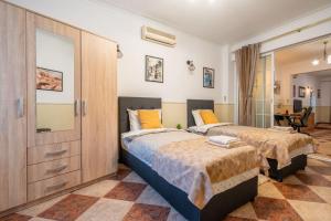 Belle Epoque-Sofia-Free parking