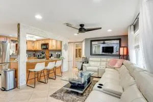 8 Mi to Sunset Beach Home with Large Patio and Pool! - Trinity