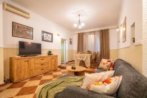 Belle Epoque-Sofia-Free parking