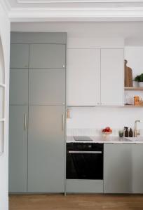 Minimalist Haussmannian Paris 11
