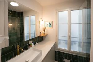 Minimalist Haussmannian Paris 11