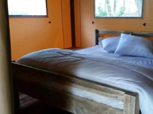 Campings Camping 2 etoiles - Parc aquatique - efadbe : Tente