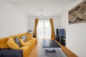 Spacious 2-Bedroom House with Large Garden & Free Parking - Perfect for Contractors & Families - 埃弗斯利