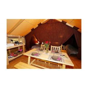 Campings Camping 3 etoiles - Piscine - ccafbbc : photos des chambres