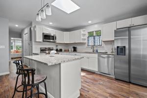 Serenity at Deep Hole Hideaway - Pet friendly!