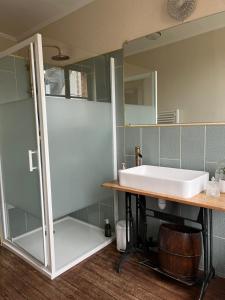 Maisons de vacances Maison de Vacances avec piscine en Normandie : photos des chambres