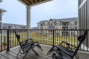 Sunrise Glow Spacious 2BR 2BA 2 King Beds Gym WFH