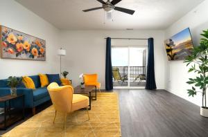 Golden Sun Spacious 1BR Pond View King Bed WFH Gym