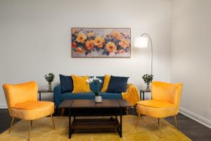 Golden Sun Spacious 1BR Pond View King Bed WFH Gym