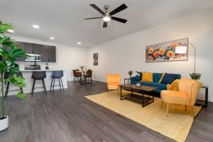 Golden Sun Spacious 1BR Pond View King Bed WFH Gym