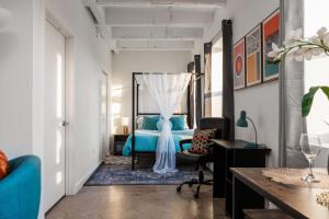 Sunny Modern Loft Montrose Beach Rooftop WFH Gym