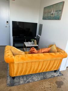 Sunny Modern Loft Montrose Beach Rooftop WFH Gym