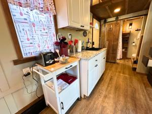 3 Rustic Historic Hico Tiny Home Glamping Near Fossil Rim & Dinosaur World by Vacation Your Way