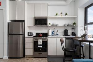 Regal Stylish Uptown Loft Beachfront RooftopWFHGym