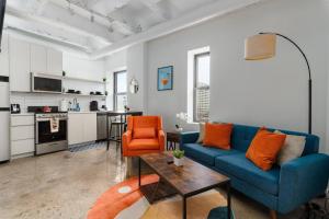 Artistic Loft Rooftop Uptown Montrose Beach GymWFH