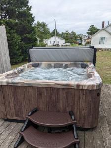 Shell Cottage - Pet friendly, Hot tub, Fenced yard!