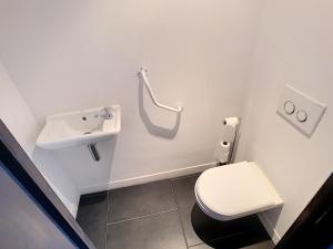 1-bedroom beachfront apartment with sea view