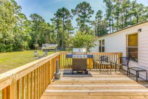 Hampstead Getaway - 5 Miles to Beaches!