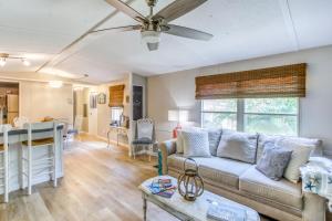 Hampstead Getaway - 5 Miles to Beaches!