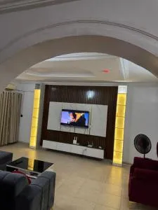 ROSE GARDEn LODGE - Obanikoro